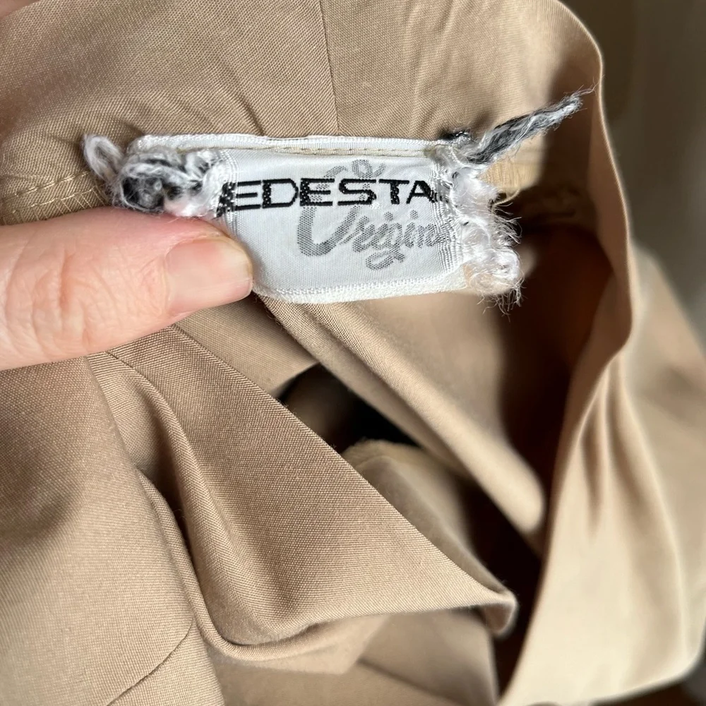 🚫SOLD🚫 Vintage 1970s Khaki Utility Midi Dress with rainbow belt and pockets - Picture 7 of 10